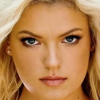 Miss Nicole Meztelen