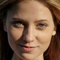 Molli Meztelen
