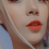 Momo Kim Lee Meztelen