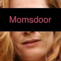 momsdoor Meztelen