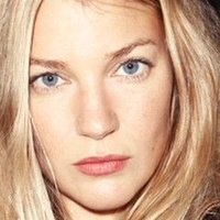 Mona Walravens Meztelen