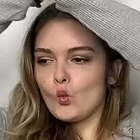 Mondwika Meztelen