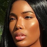 Monifa Jansen Meztelen