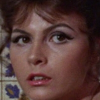 Nadja Regin Meztelen