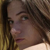 Naomi Dee Meztelen