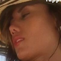 NiaIsazaOficial Meztelen