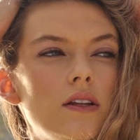 Nicole Petrie Meztelen