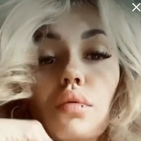 Nikablondemodel Meztelen