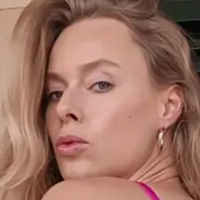 Nina Thomas Meztelen