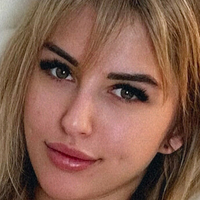 Octavia May Meztelen