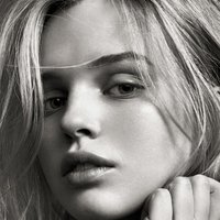 Odessa Young Meztelen