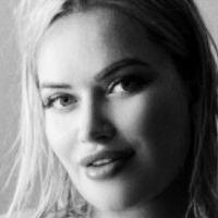 Olyria Roy Meztelen