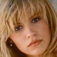 pamelaanderson Meztelen