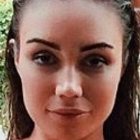Pia Mühlenbeck Meztelen
