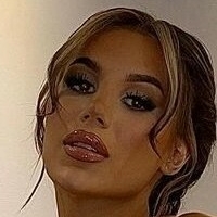 Rhi Rhi G Meztelen