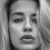 Rhiannon Meztelen