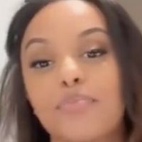 Ruth B. Meztelen