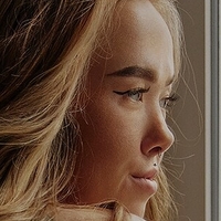 Sabrina Høgh Meztelen