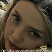sainthoneyxxx Meztelen