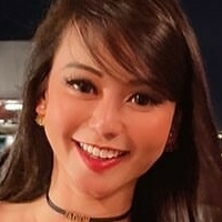 Sally Meztelen
