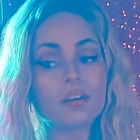 saramoni Meztelen