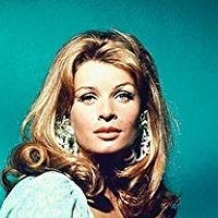 Senta Berger Meztelen