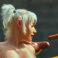 Shomda Mackay Meztelen