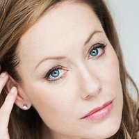 Simone-Élise Girard Meztelen