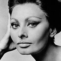 Sophia Loren Meztelen