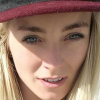 Stefani Nurding Meztelen