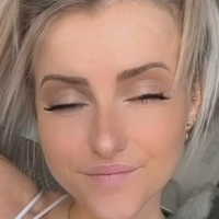 Stefanie Sutton Meztelen