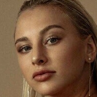 Stephanie Belovukovic Meztelen