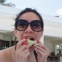 Sui Lin Meztelen