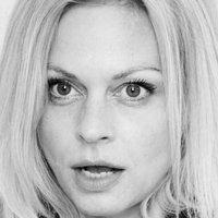 Susanna Simon Meztelen