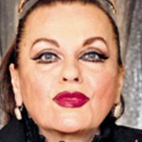 Susanne Widl Meztelen
