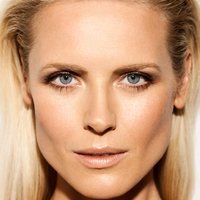 Synnøve Macody Lund Meztelen