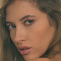 Taya Vais Meztelen