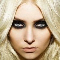 Taylor Momsen Meztelen