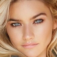 Tess Jantschek Meztelen