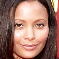 Thandieton Meztelen