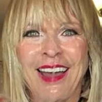 Toyah Meztelen