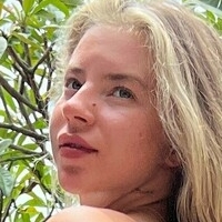 travelchelle Meztelen