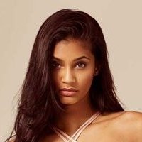 Tsanna Latouche Meztelen