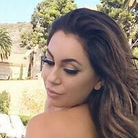 Uldouz Meztelen