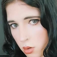 Unshaven Meztelen