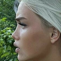 Uresa Zogu Meztelen