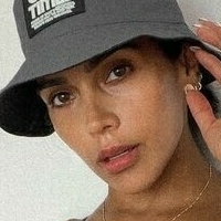 Vania Bludau Meztelen