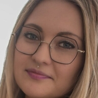 Weiß jemand wie sie heißt? Meztelen
