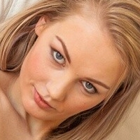 Whitney Young Meztelen