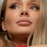 Yveline Meztelen